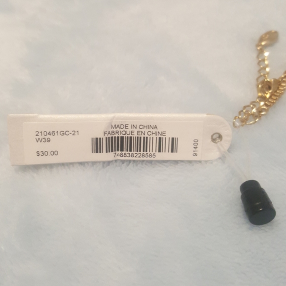 2/$30 Long Fashion White& Gold Guess Necklace NWT - Picture 4 of 4